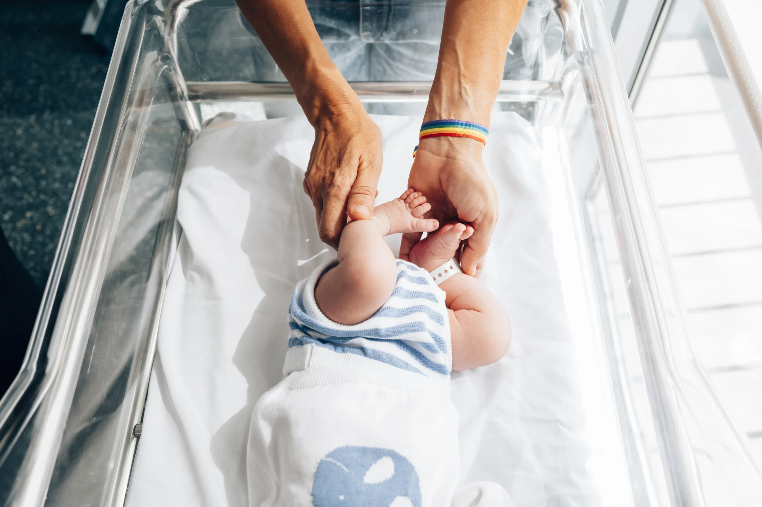 Hands holding the feet of a baby - Neonatal Jaundice Treatment: A Complete Guide for Parents - Kare One Family Support